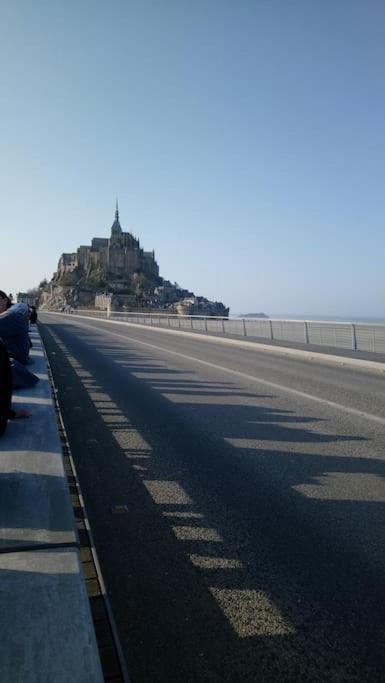 Maison Familiale A 10 Min Du Mont Saint Michel Pontorson Exterior photo